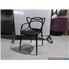 Image 1 : LOT: 4 BLACK PLASTIC CHAIRS
