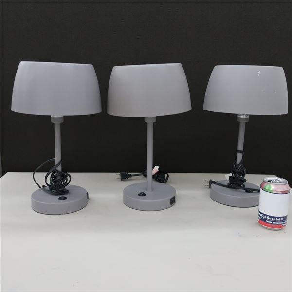 LOT: 3 TABLE LAMP W/ USB PORT