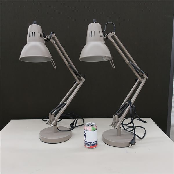 LOT: 2 DESK LAMPS