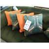 Image 1 : LOT OF 4 PILLOWS / COUSSINS