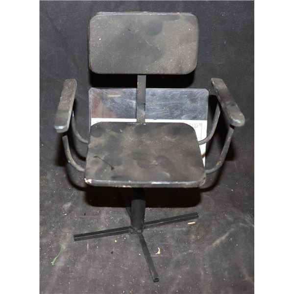 GODZILLA CONTROL ROOM CAPTAINS CHAIR MINIATURE SCREEN USED