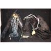 Image 1 : THE THING SCREEN USED BURNT FROZEN CLAWS HUGE LOT