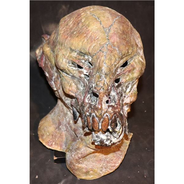 HANK ALIEN CREATURE MUTANT DEMON DEAD BODY HEAD