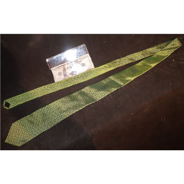 THE MATRIX RELOADED MORPHEUS TIE SCREEN USED