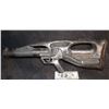 Image 2 : BABYLON 5 ALIEN PULSE RIFLE WEAPON SCREEN USED