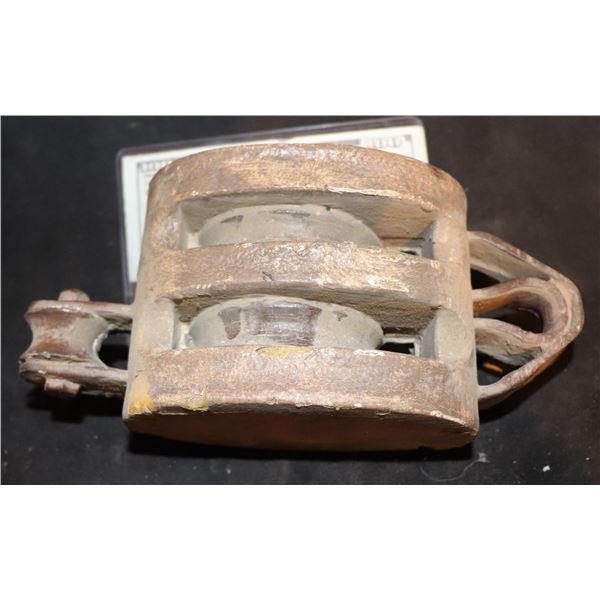 UNKNOWN FOAM BLOCK AND TACKLE RIG