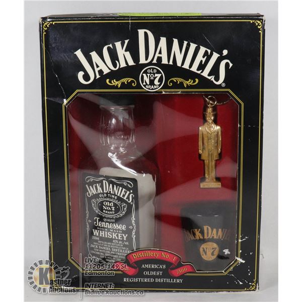 VINTAGE ORIGINAL JACK DANIELS OLD NO #7 3 PC SET BOTTLE, KEY CHAIN, SHOT GLASS IN ORIGINAL BOX