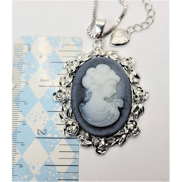 14)  SILVER TONE GREY CAMEO PENDANT ON 30" BOX CHAIN.