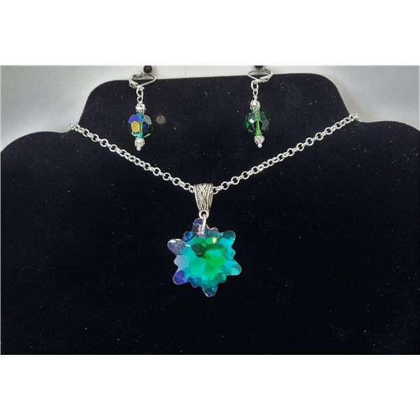 13) BLUE/GREEN RAINBOW TITANIUM SNOWFLAKE PENDANT ON 18" CHAIN AND COORDINATING DROP EARRINGS ON LEV