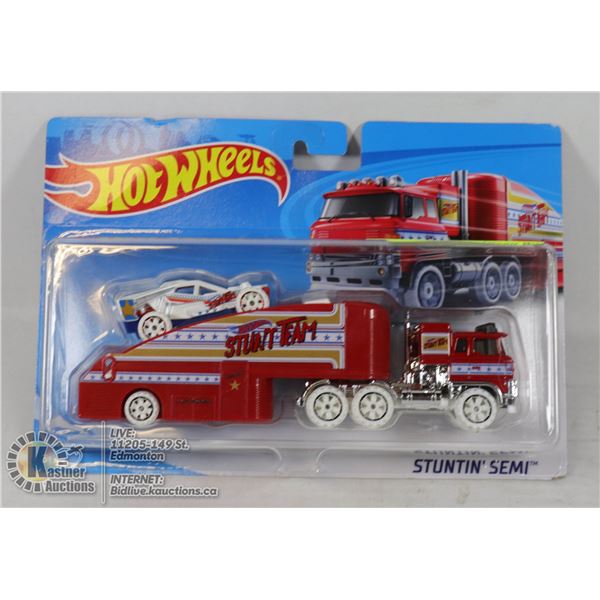 NEW OLD STOCK HOTWHEELS STUNTIN' SEMI  TRUCK & CAR COMBO SET