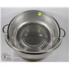 Image 1 : STAINLESS STEEL BOWL WITH STRAINER