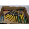 Image 1 : LARGE FLAT OF VARIOUS CUTTERS AND SNIPS