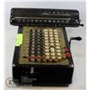 Image 1 : ANTIQUE ADDING MACHINE