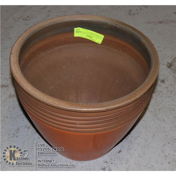 12" PLANT POT HEAVY CLAY POT WITH DRAIN HOLES 12" DIAMETER