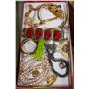 Image 1 : VINTAGE JEWELRY IN RED BOX