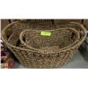 Image 1 : 2 OVAL RATTAN BASKETS