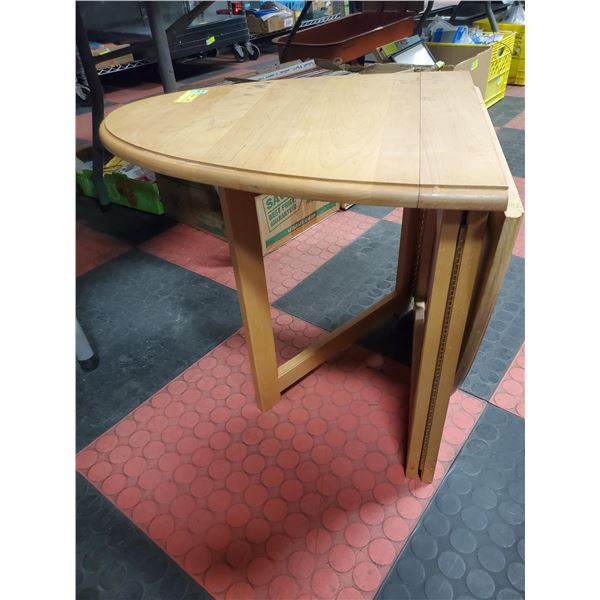 COFFEE TABLE WITH FOLD DOWN SIDES