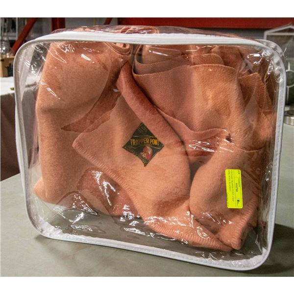 VINTAGE TRAPPER POINT 4 BAR PINK WOOL BLANKET