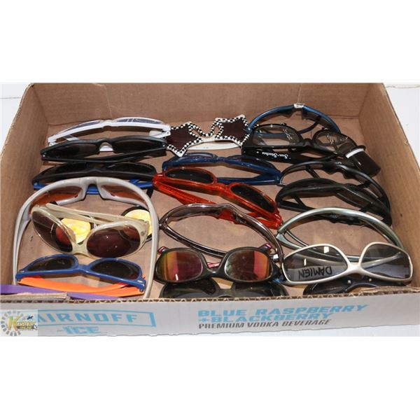 FLAT OF 21 SUNGLASSES