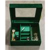 Image 1 : GREEN VELVET HEART JEWELRY BOX WITH VINTAGE