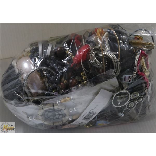 LARGE BAG OF VINTAGE MIXED JEWELRY