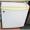 Image 1 : GE MINI BAR FRIDGE 20" X 20" APPROXIMATE SIZE