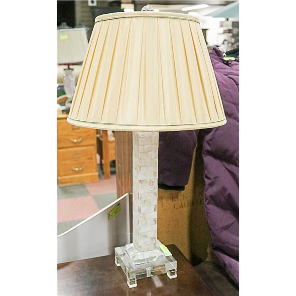 SHOWHOME MOTHER OF PEARL INLAY STYLE TABLE LAMP