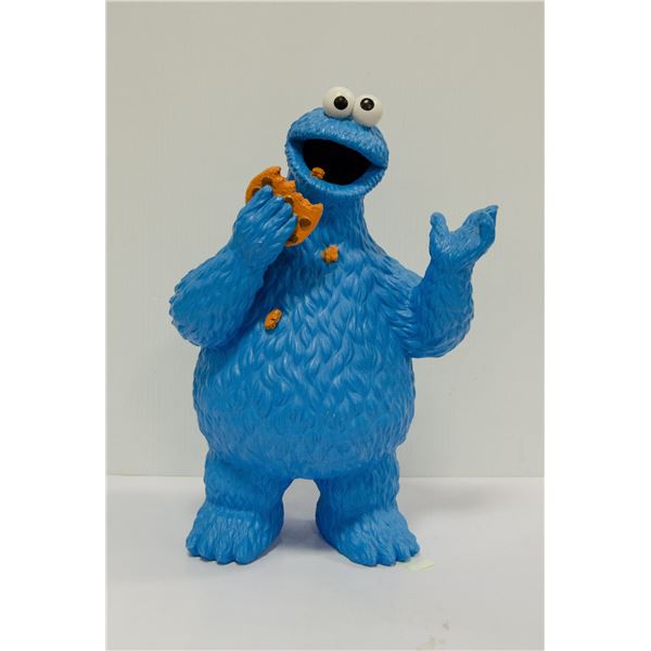 COOKIE MONSTER GARDEN ORNAMENT , 18" TALL