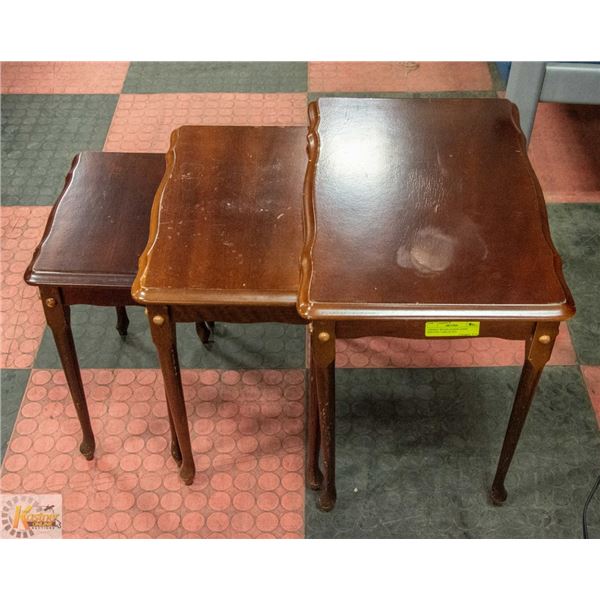 CHERRY WOOD QUEEN ANNE NESTING TABLES SET