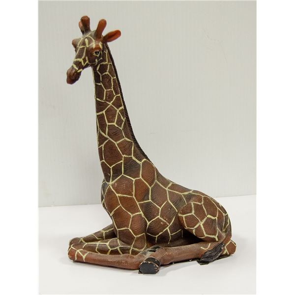 SITTING GIRAFFE STATUE
