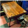 Image 2 : VINTAGE TABLE 23"W X 32"H WITH LEGS