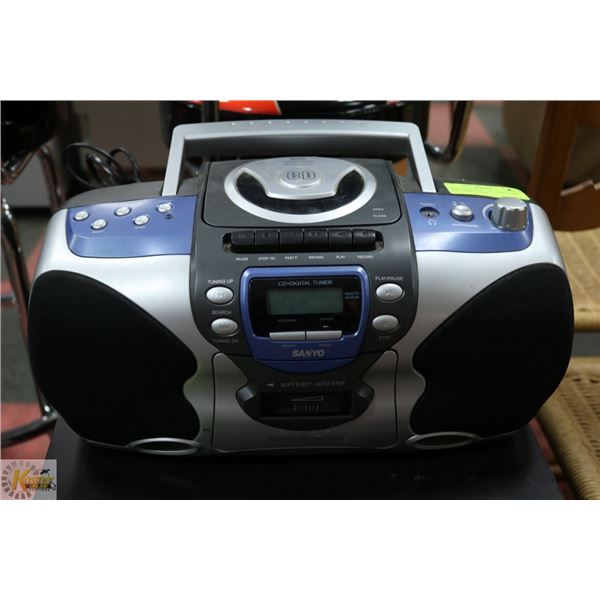 VINTAGE SANYO CD/ TAPE/ RADIO GHETTOBLASTER