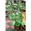Image 1 : 5 FT ARTIFICIAL TREE IN WICKER BASKET