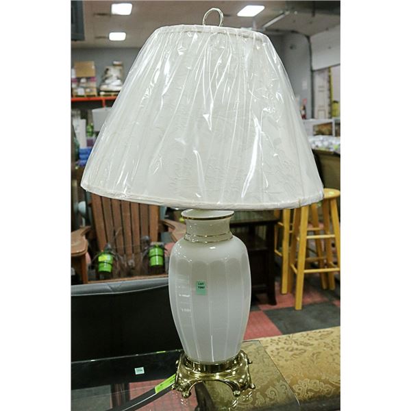 MILK GLASS WITH BRASS BASE TABLE LAMP
