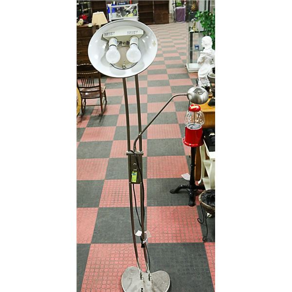 METAL FLOOR LAMP