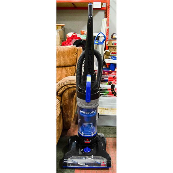 BISSELL UP RIGHT VACUUM CLEANER