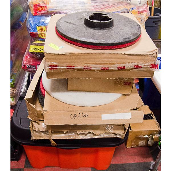 HINGED TOTE WITH ASSORTED SCRUBBER PADS