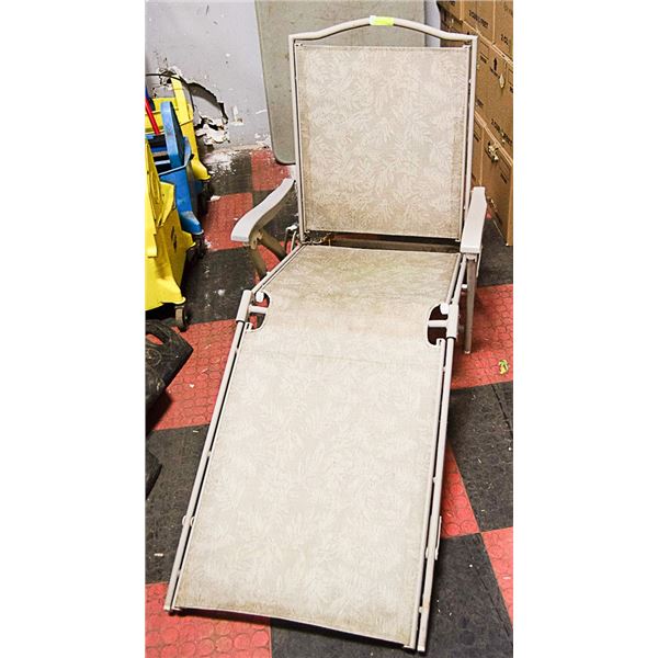 PATIO LOUNGE CHAIR