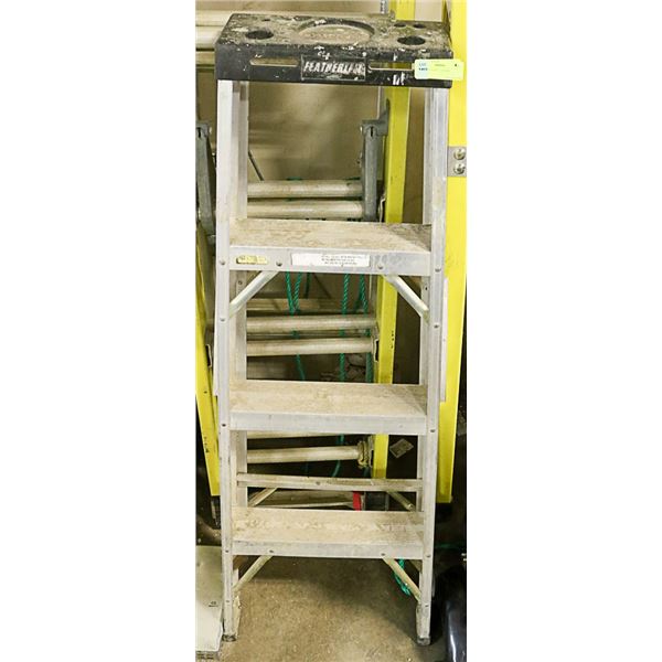 4' FOOT FOLDING LADDER