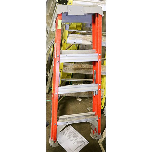 4' FOOT FOLDING LADDER