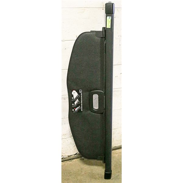 2016 JEEP CHEROKE RETRACTABLE CARGO SHADE