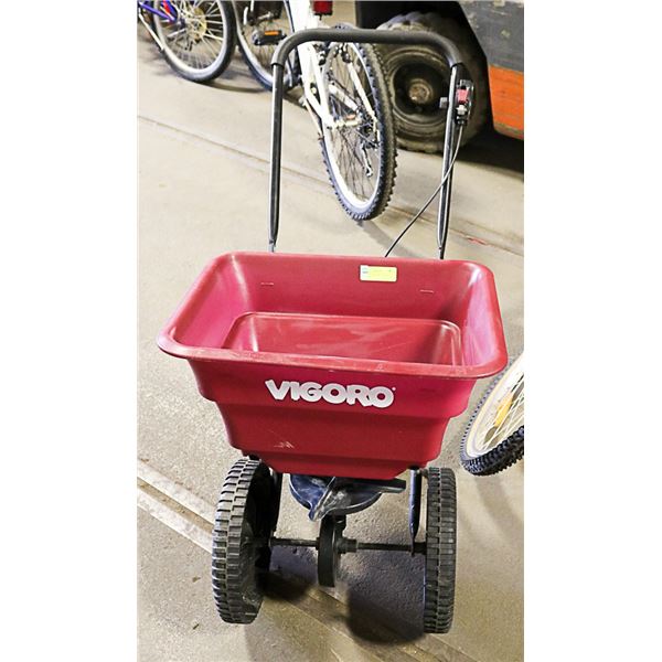 LARGE VIGORO FERTELIZER SPREDER