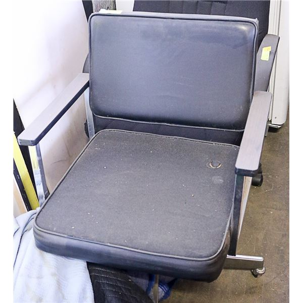 LEATHER BLACK OFFICE CHAIR