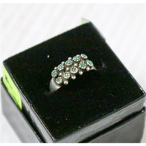 VINTAGE .925 STERLING SILVER RING SET WITH GREEN