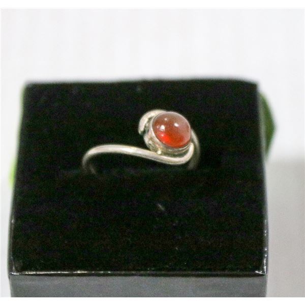 VINTAGE .925 STERLING SILVER AND AMBER RING SZ 7.5