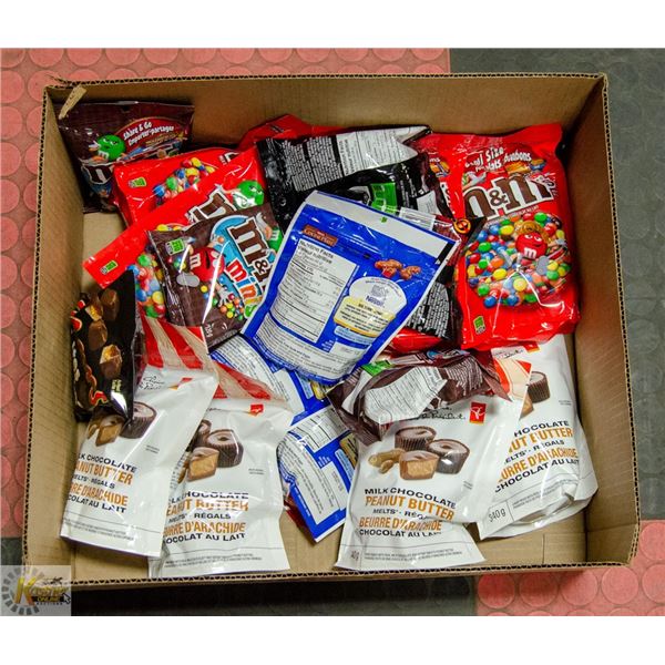 FLAT LOT OF VARIOUS M AND M CHOCOLATE CANDY