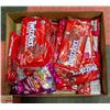 Image 1 : BOX LOT OF VARIOUS LICORICE AND CANDIES
