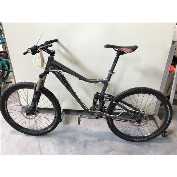 DARK GREY ROCKY MOUNTAIN ALTITUDE FULL SUSPENSION 27 SPEED, DISC BRAKES 19" FRAME MOUNTAIN BIKE