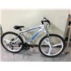 Image 2 : WHITE AND BLUE GIANT, DISC BRAKES, FRONT SUSPENSION, 18" FRAME 27 SPEED MOUNTAIN BIKE