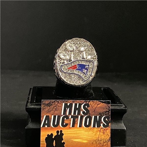 NEW ENGLAND PATRIOTS N.F.L 2014  BRADY  CHAMPIONSHIP REPLICA RING (ref649)